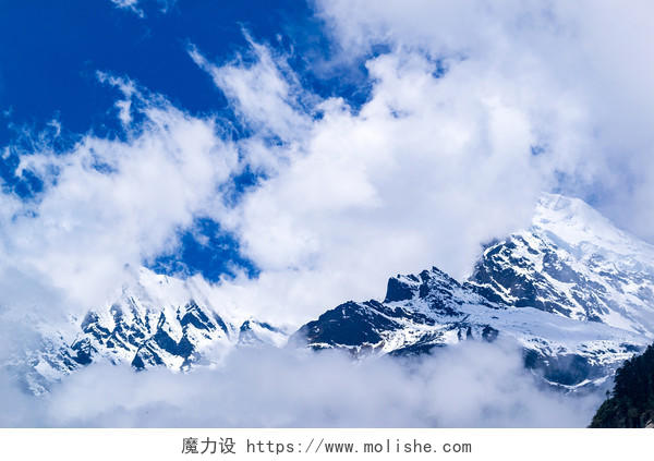 背景以雪山为主题拍摄的风景JPG素材
